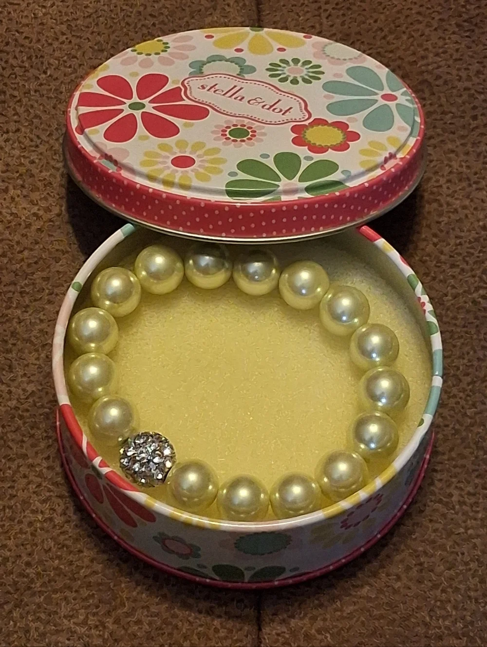 Stella And Dot Elegant Faux Pearl Stretch Bracelet with Rhinestone Bead⅞ Accent
